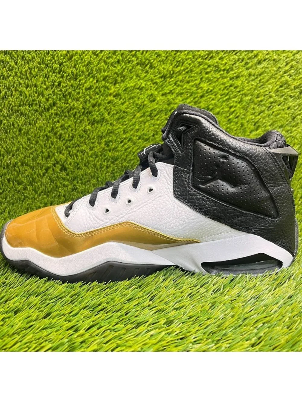 Nike Air Jordan B'Loyal Mens Size 9.5 White Gold Black Basketball Shoes Sneakers